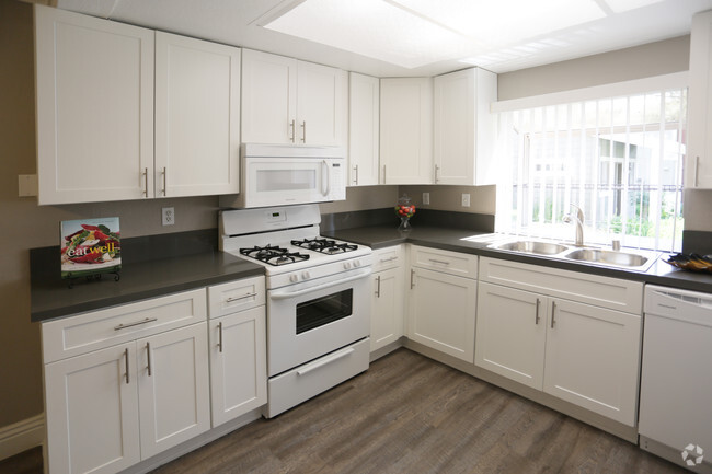 Rancho Vista - Rancho Vista Townhomes