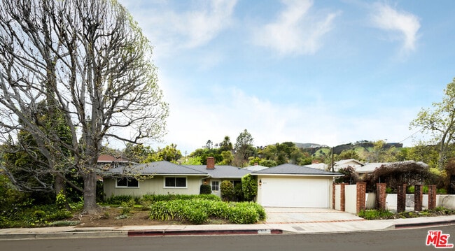 Photo - 931 Las Pulgas Rd