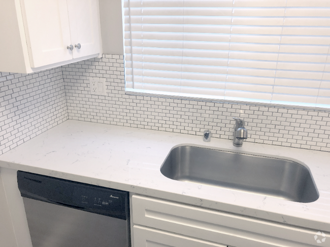 Building Photo - 1824 N Gramercy Pl Unit 16 Rental