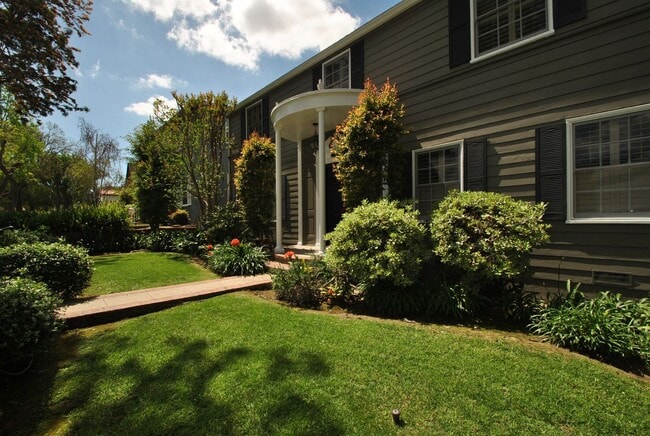 Photo - Stunning Colonial Revival in Bixby Knolls