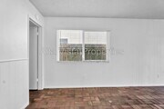 Photo - 325 Rosemont St