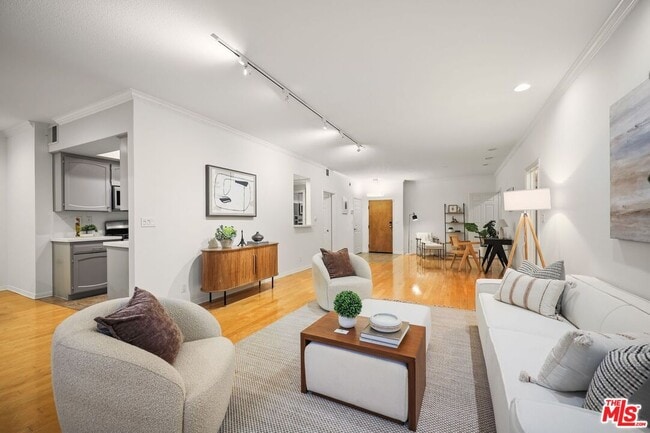 Building Photo - 11737 Darlington Ave Unit 104