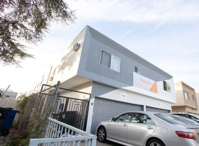 Photo - 937 N Orange Grove Ave