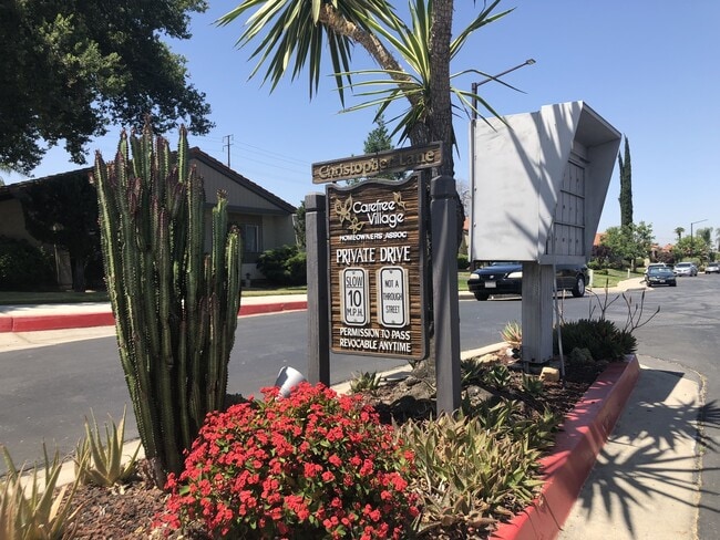 Photo - Redlands Townhouse in Great Complex 2+ 1.5 AVAILABLE NOW