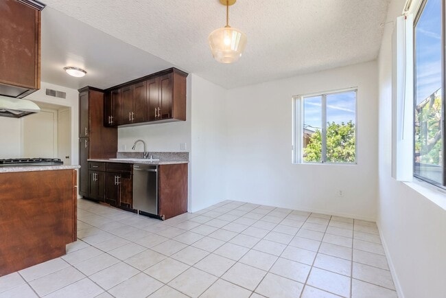 Photo - Chatsworth Rent This Now Unit 6ix