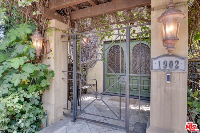 Photo - 1902 Granville Ave