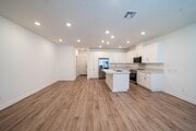 Photo - 828 Mateo St