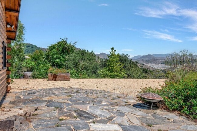 Photo - 2689 Daisy Ln