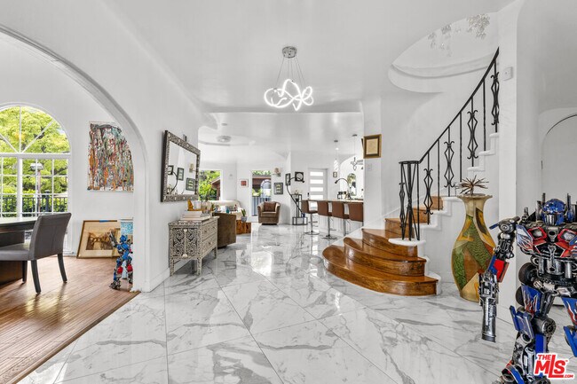 Photo - 2240 Hillhurst Ave