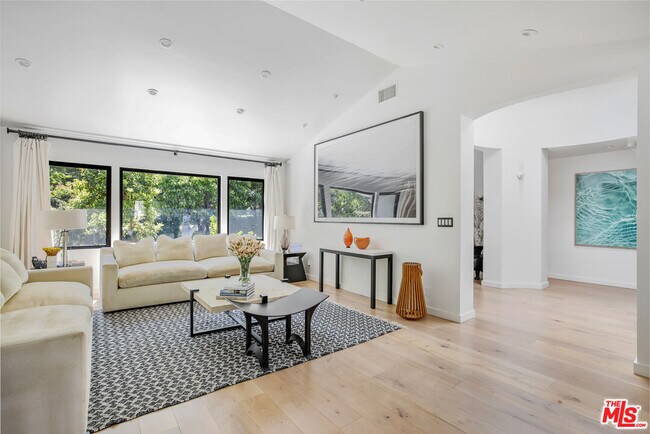 Photo - 521 Loring Ave