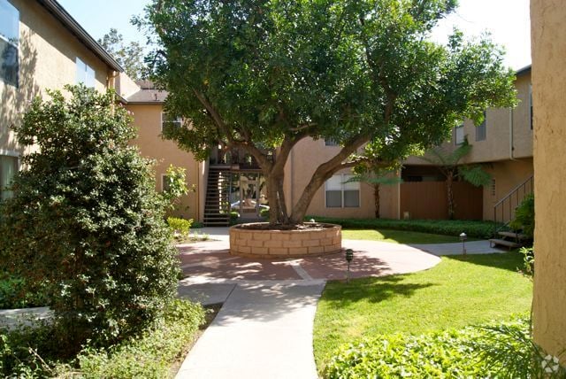 Building Photo - 1005 W Duarte Rd Unit 10 Rental