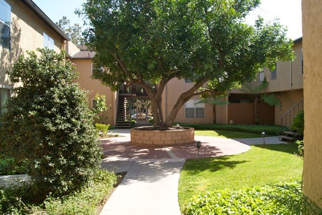 Building Photo - 1005 W Duarte Rd Unit 10 Rental