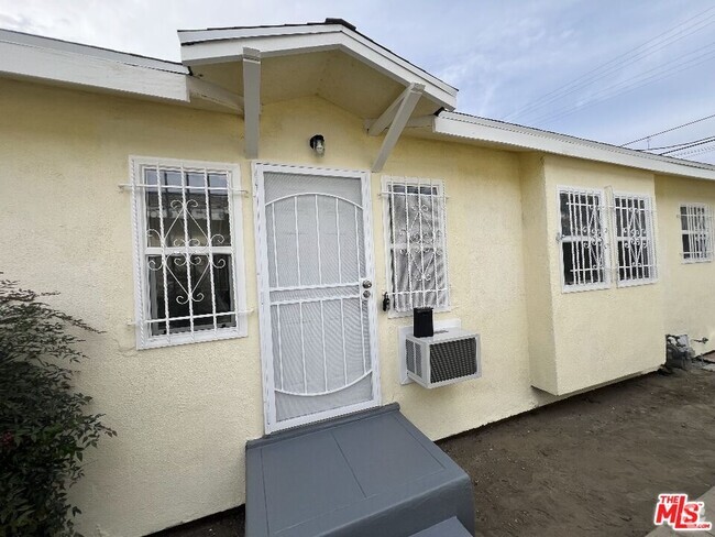 Building Photo - 413 E 41st Pl Rental