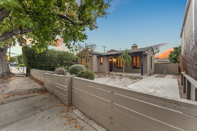 Photo - 3781 Greenwood Ave