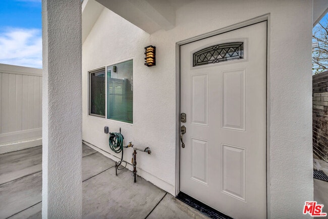 Photo - 10953 Whitegate Ave