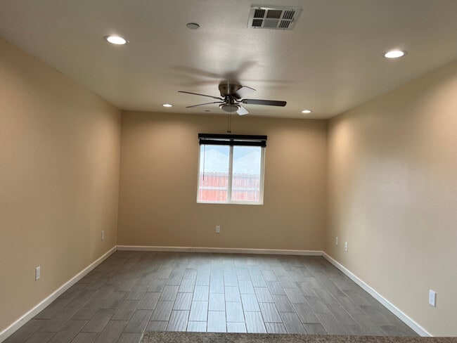 Photo - 10627 Lind Ave