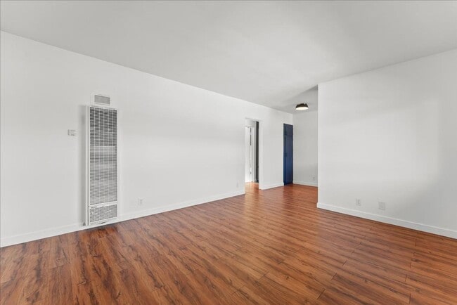 Building Photo - 7733 Laurel Canyon Blvd Unit 09