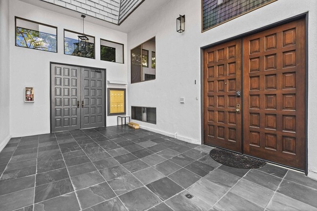 Photo - 540 N W Knoll Dr