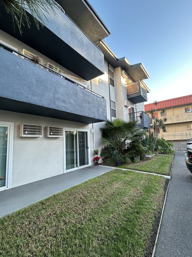 Building Photo - Reflections at Brittania