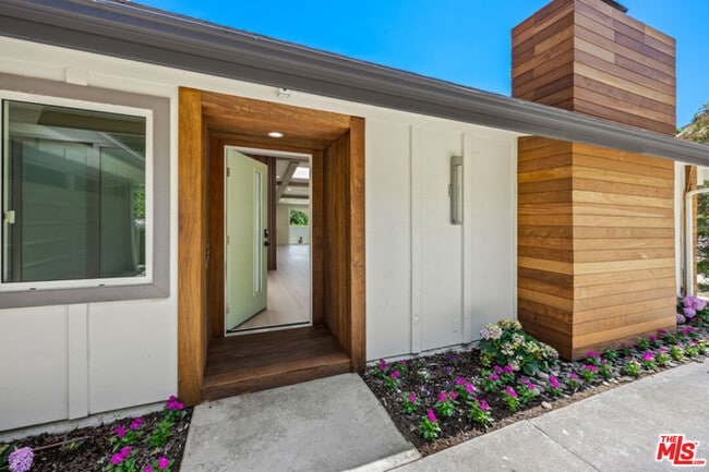 Photo - 1190 Bienveneda Ave