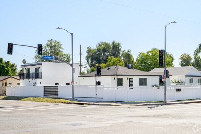 Building Photo - 18060 W Oxnard St Rental