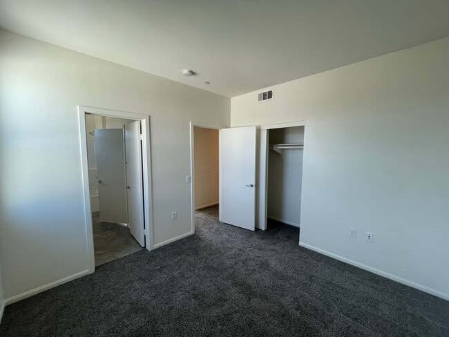 Photo - Spacious 4 Bedroom, 3.5 Bathroom Townhome