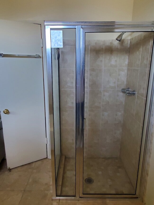 Separate shower - 7000 S La Cienega Blvd Condo Unit 28