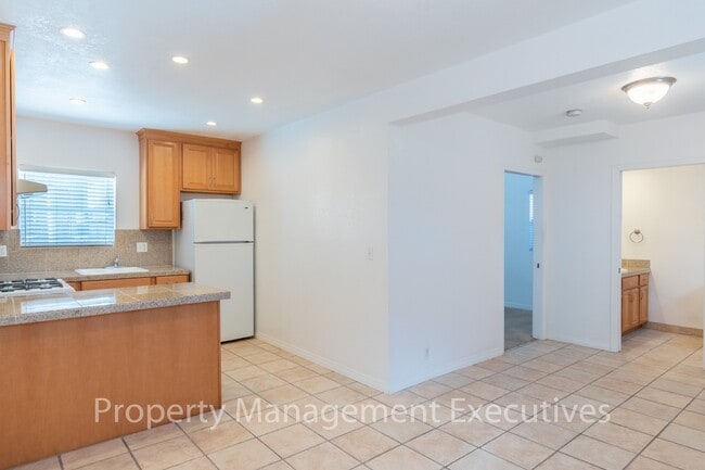 Photo - 1 Bedroom, 1 Bath Duplex Apartment with Storage Unit 4434.5 40th Street