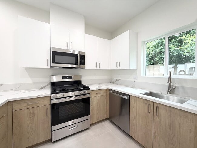 Photo - AVAILABLE NOW!! Beautiful 3 Bedroom 2 Bathroom Home in Cathedral City