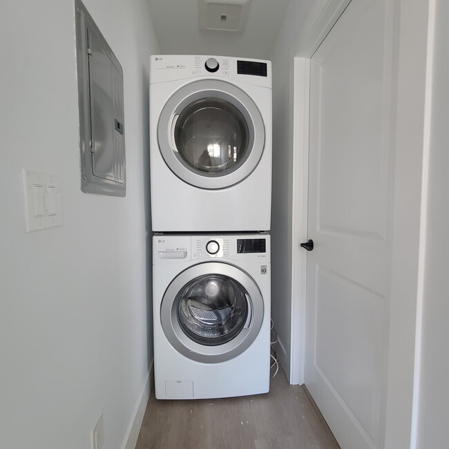 Photo - 8151 Hazeltine Ave