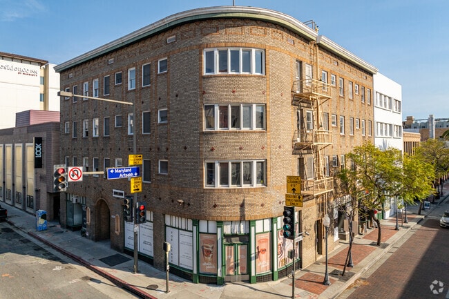 Photo - 202 E Wilson Ave Apartments