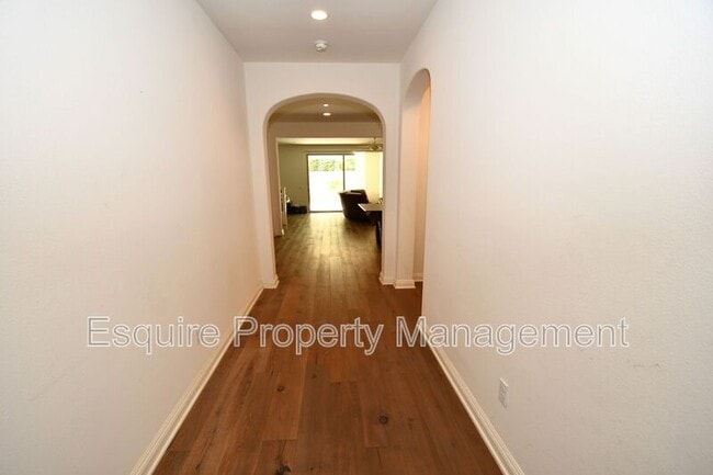 Photo - 505 Elm Cottage Ct