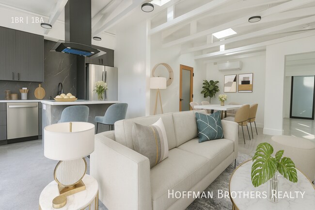 Photo - 1249 1/4 N Beachwood Dr