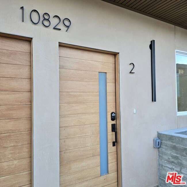 Building Photo - 10829 Peach Grove St Unit 2
