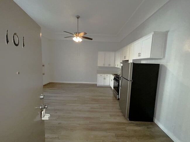 Photo - 3170 - 856 S. Catalina St.