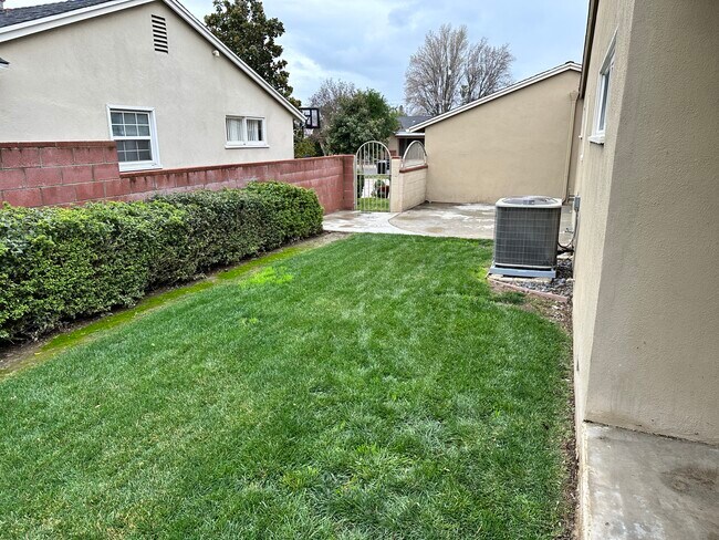 Photo - 8950 Etiwanda Ave