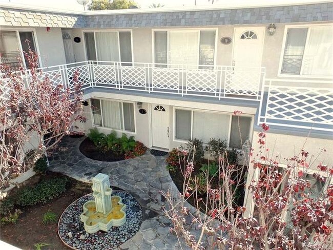 Photo - 1725 Loma Ave Unit 3