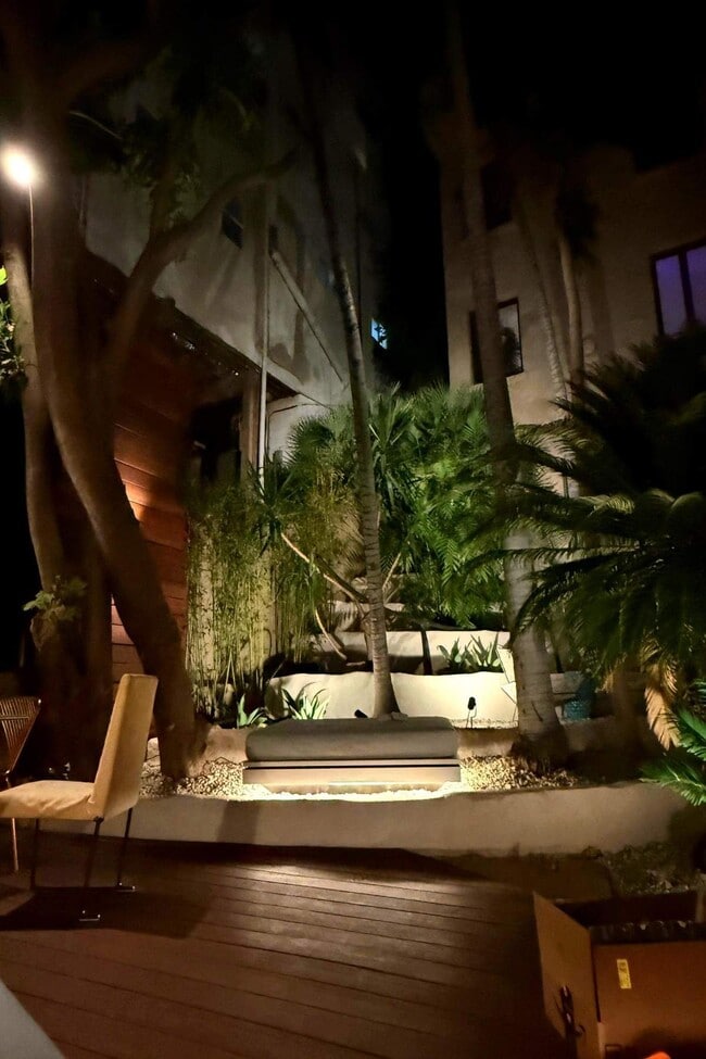 Photo - 2066 Glencoe Way