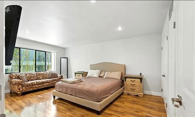 Bedroom for rent - 1310 Roxbury Dr Unit 201