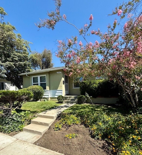 Building Photo - 12747 Oxnard St Unit 12747 Rental