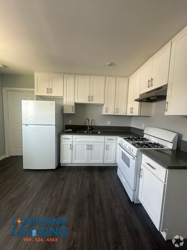 Building Photo - 5859 1/2 West Blvd-5859 1/2D Unit 5859 1/2D Rental