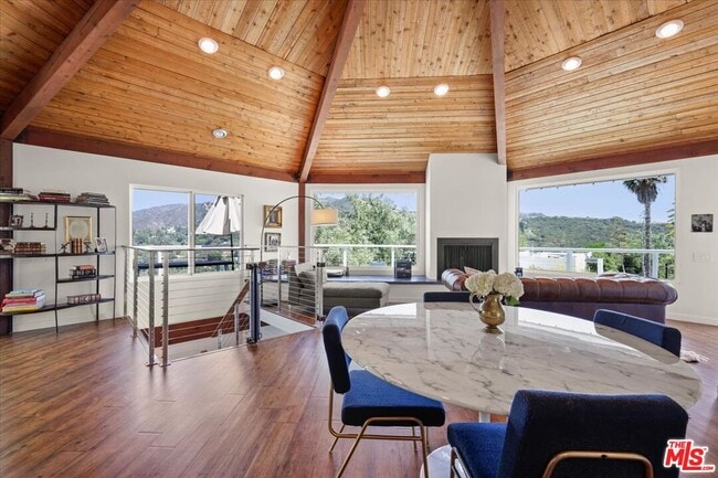 Photo - 1746 Deerhill Trail