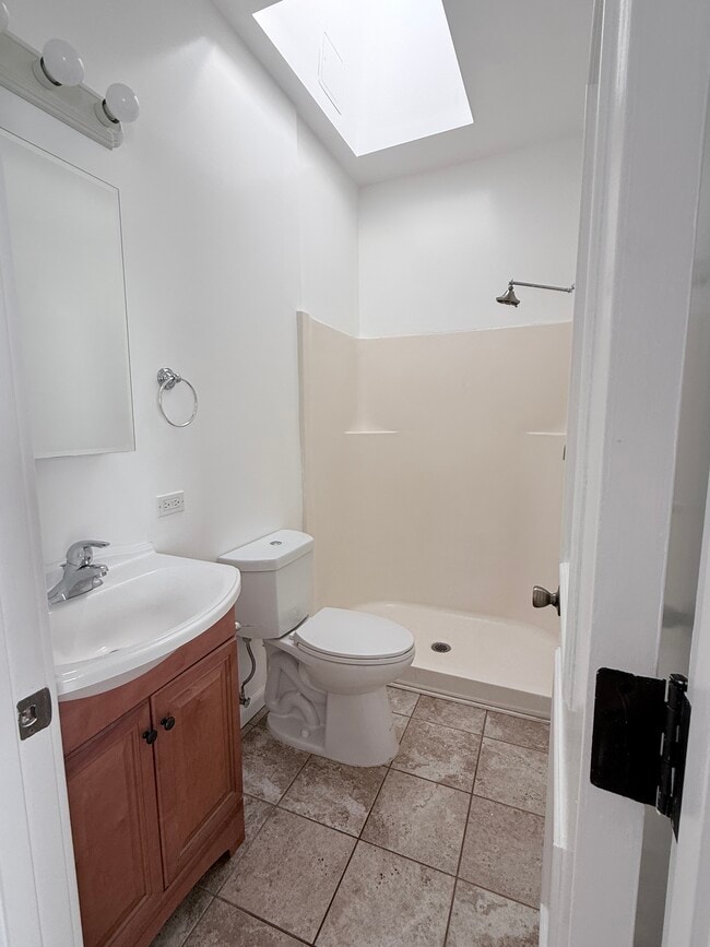 Photo - 202 Bicknell Ave Unit 5e