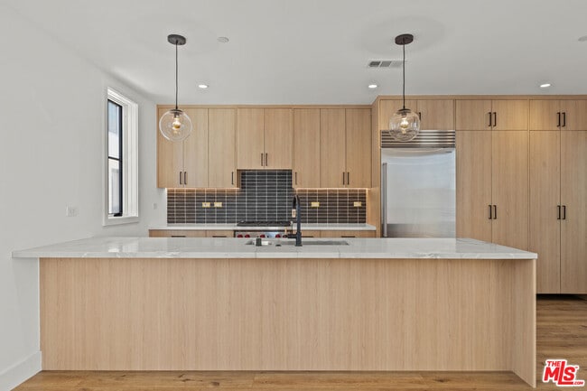 Building Photo - 5536 Tova Rd