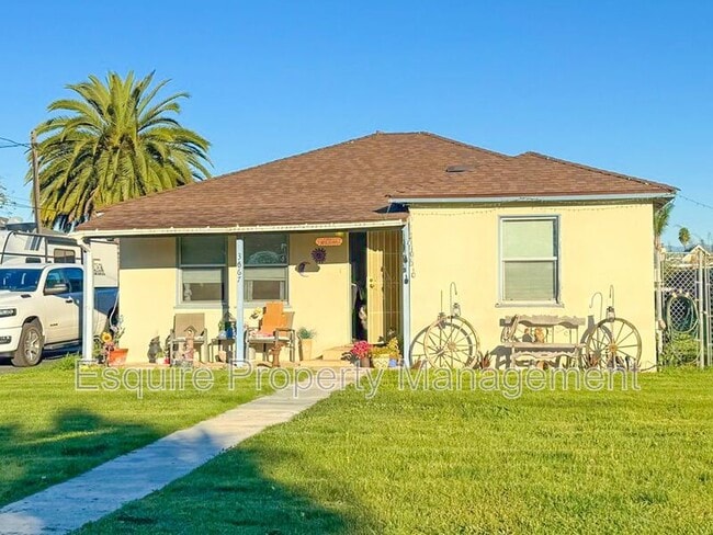 Building Photo - 3667 Almond Dr