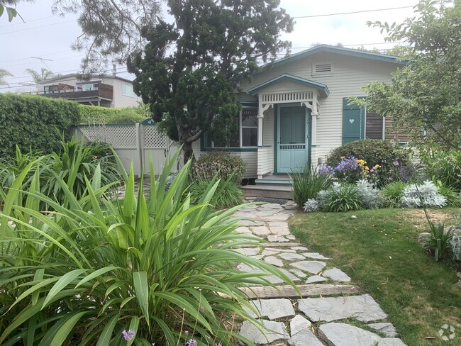 1930s Beach Cottage - 2279 Manchester Ave Rental