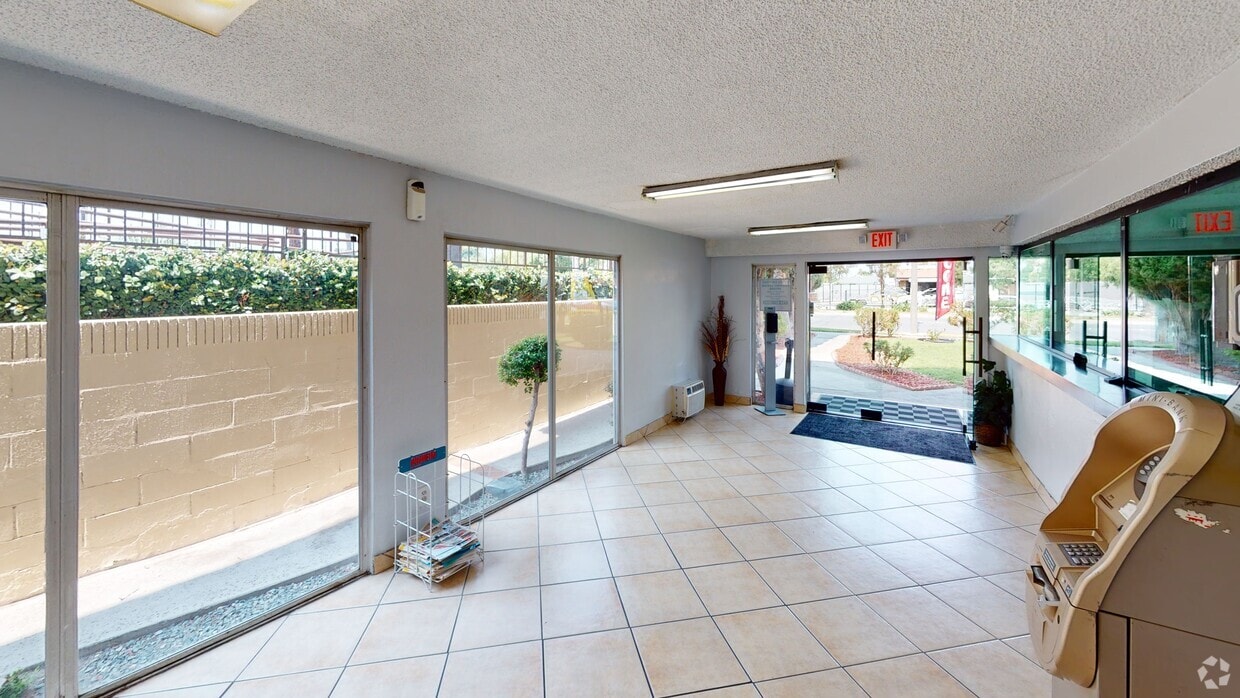 3D Tour - Carlyle Courtyard
