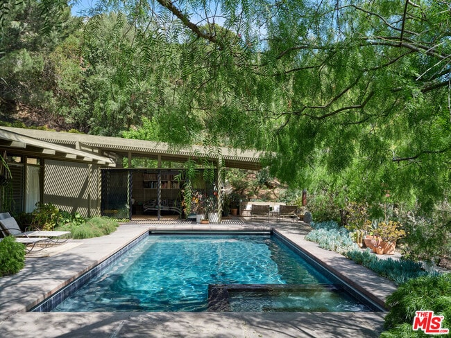 Building Photo - 8973 Wonderland Park Ave