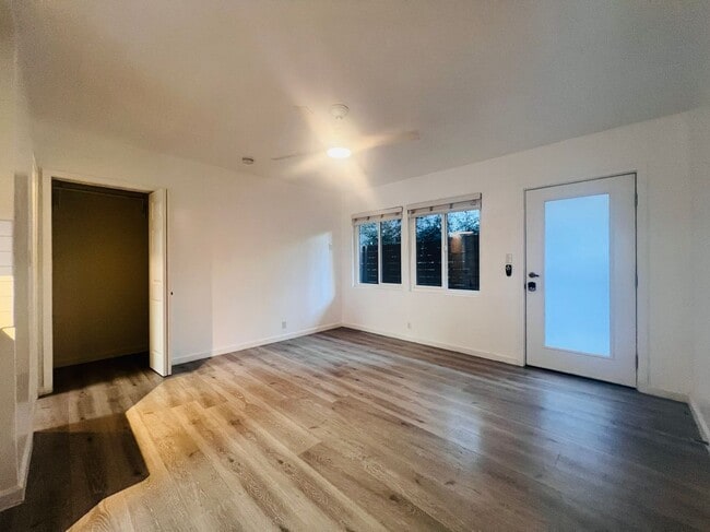 Photo - 5525 Harold Way