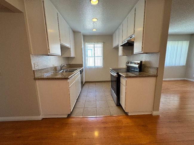 Photo - 626 E Verdugo Ave Unit R